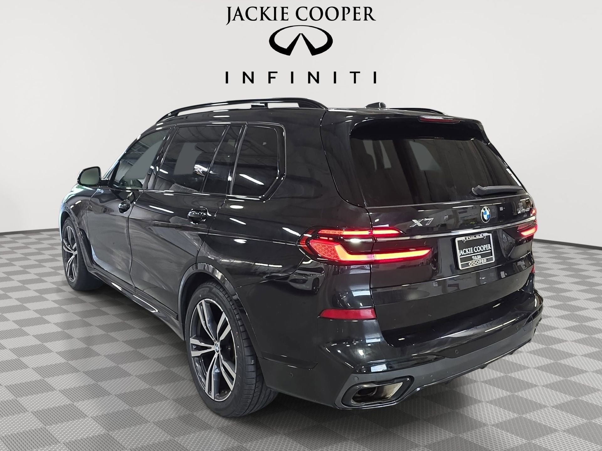Used 2023 BMW X7 xDrive40i w/ M Sport Package AWD/4WD image 7