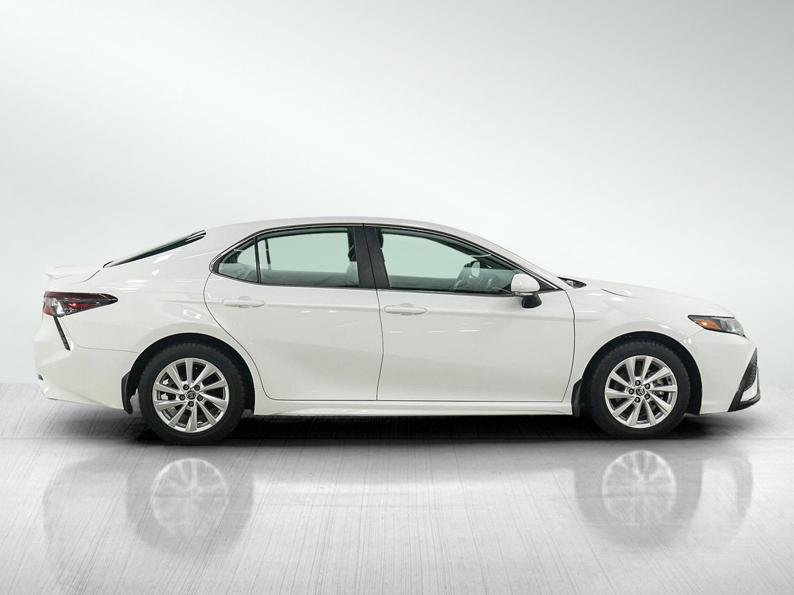 Used 2023 Toyota Camry SE FWD image 6