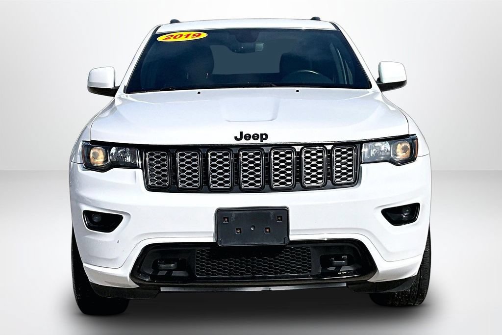 Used 2019 Jeep Grand Cherokee Altitude AWD/4WD image 2