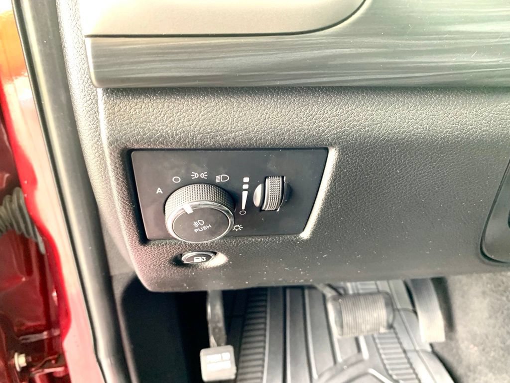 Used 2022 Jeep Grand Cherokee Laredo X AWD/4WD image 30