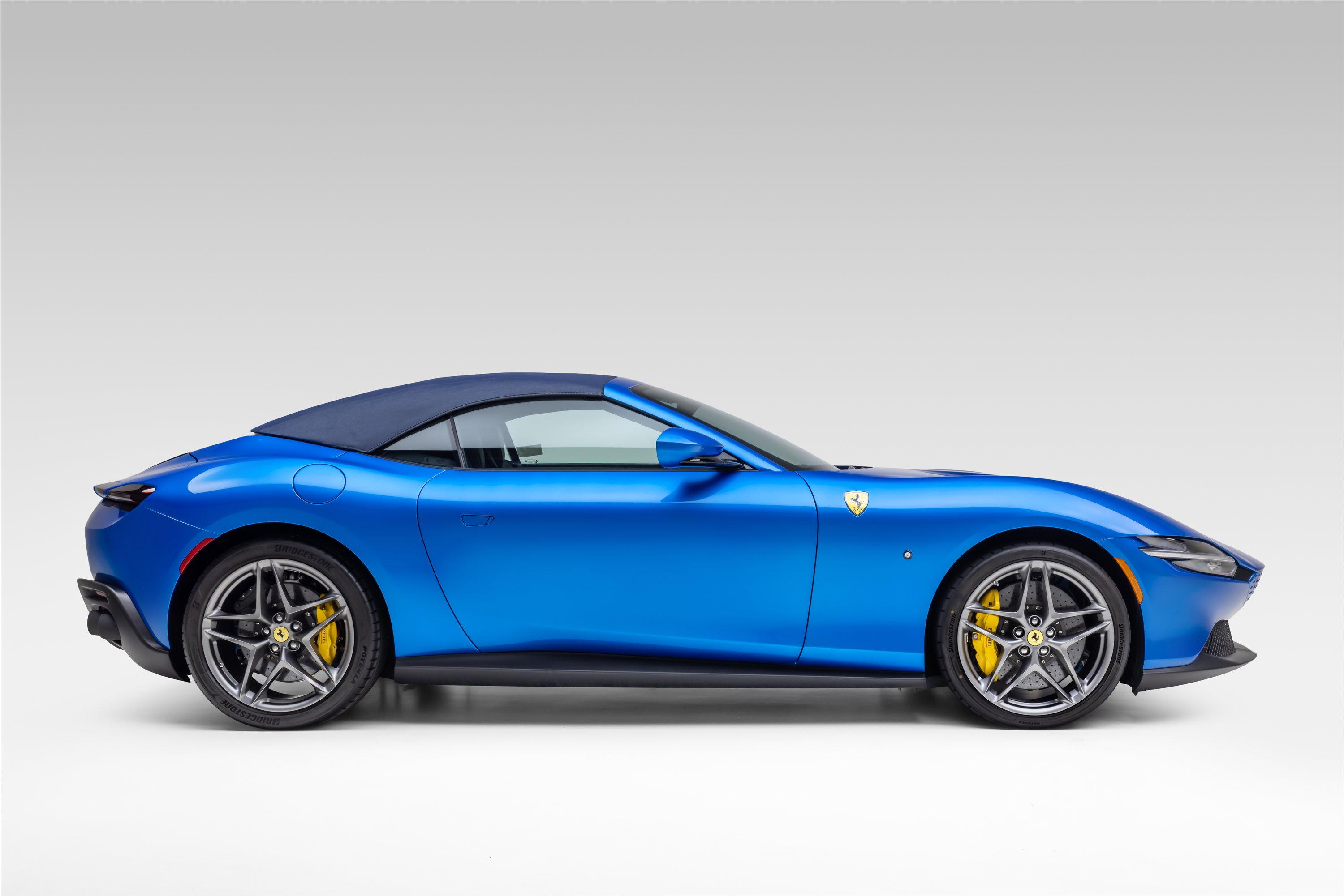Used 2026 Ferrari Roma Spider RWD image 11