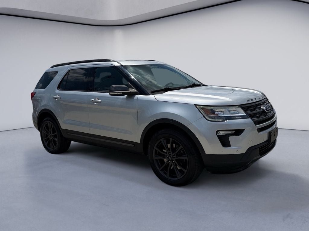 Used 2018 Ford Explorer XLT w/ Equipment Group 202A AWD/4WD image 7