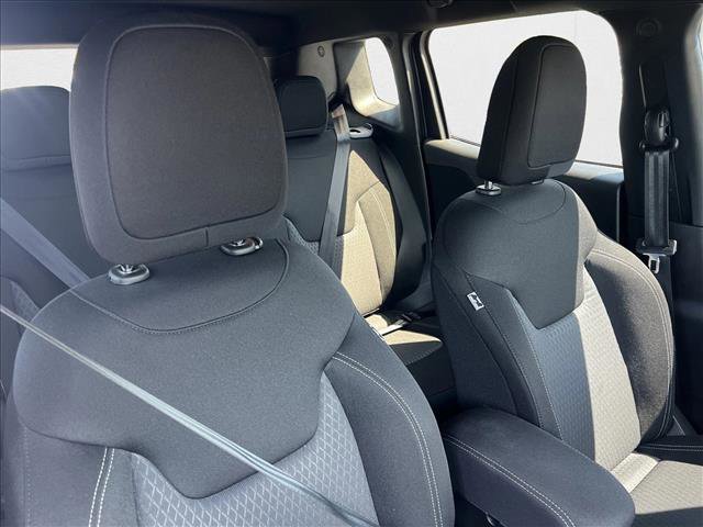 Used 2021 Jeep Renegade Latitude image 24