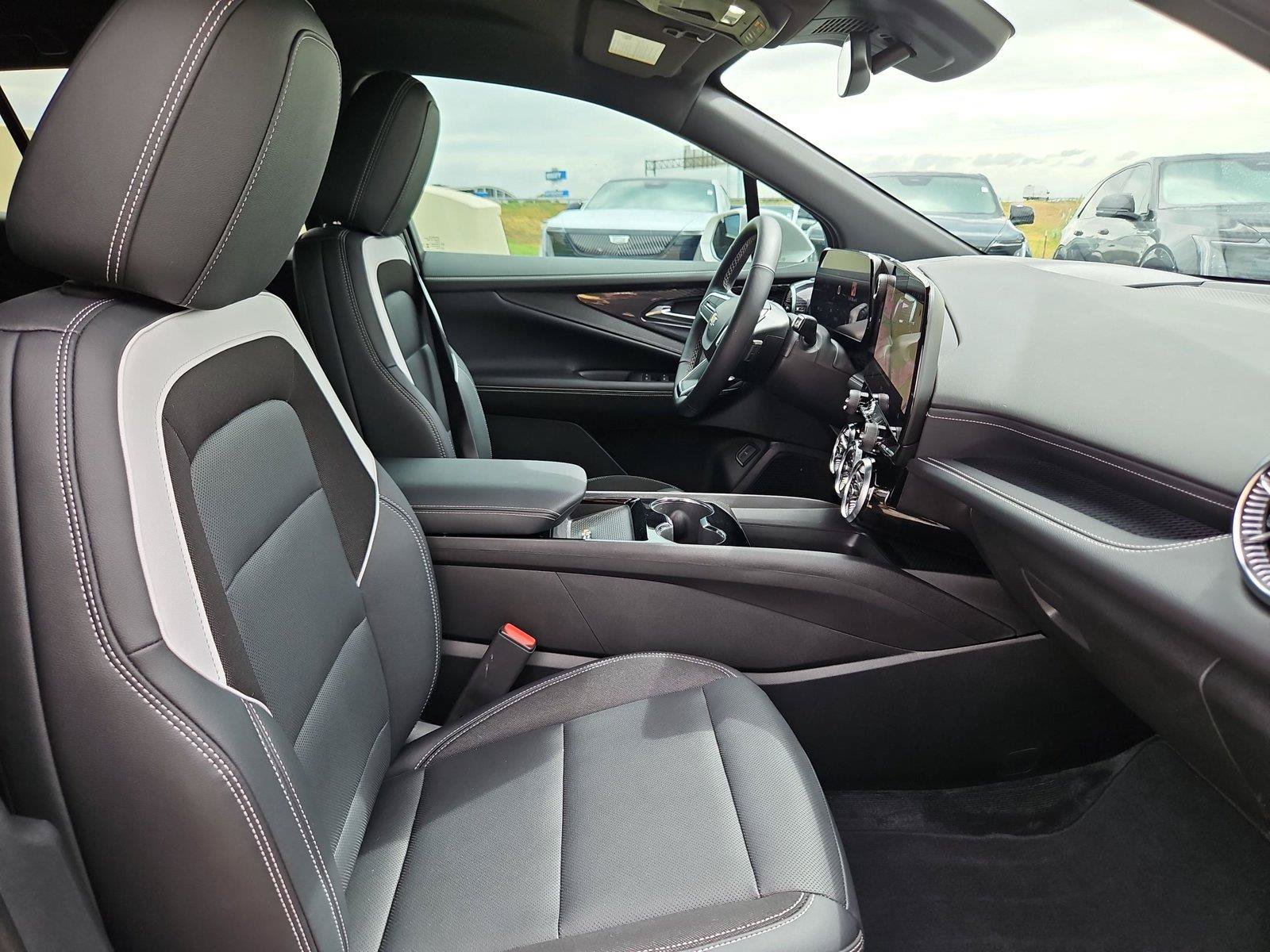 Used 2024 Chevrolet Blazer EV LT AWD/4WD image 27