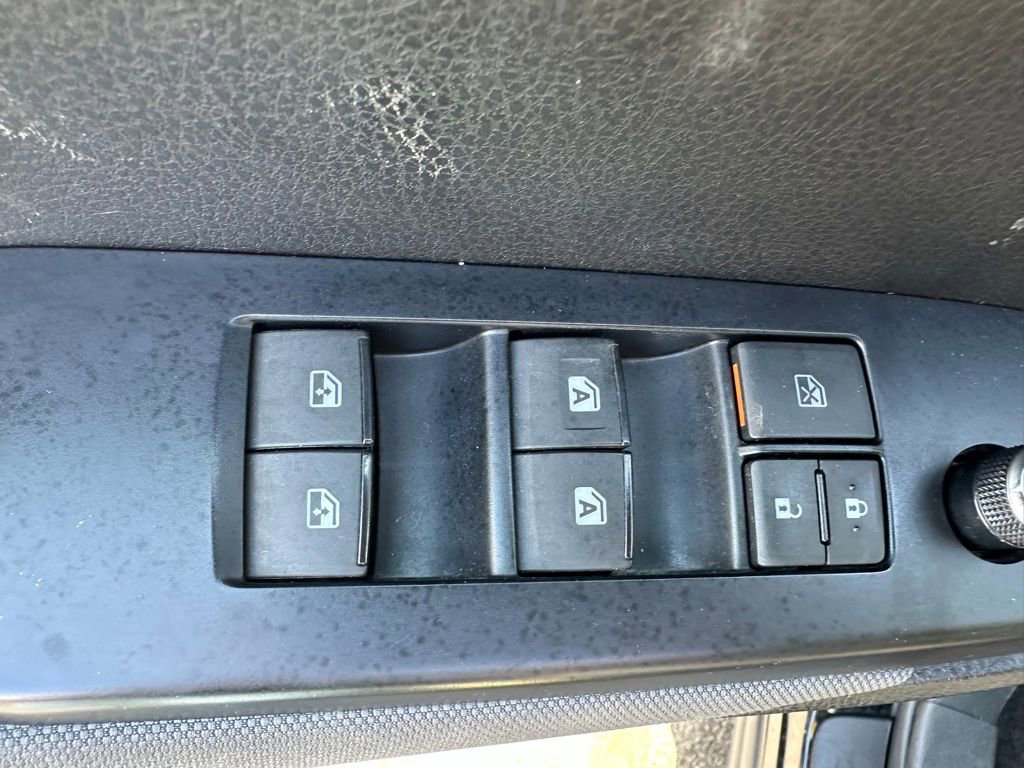 Used 2017 Toyota Highlander LE w/ Carpet Mat Package AWD/4WD image 13