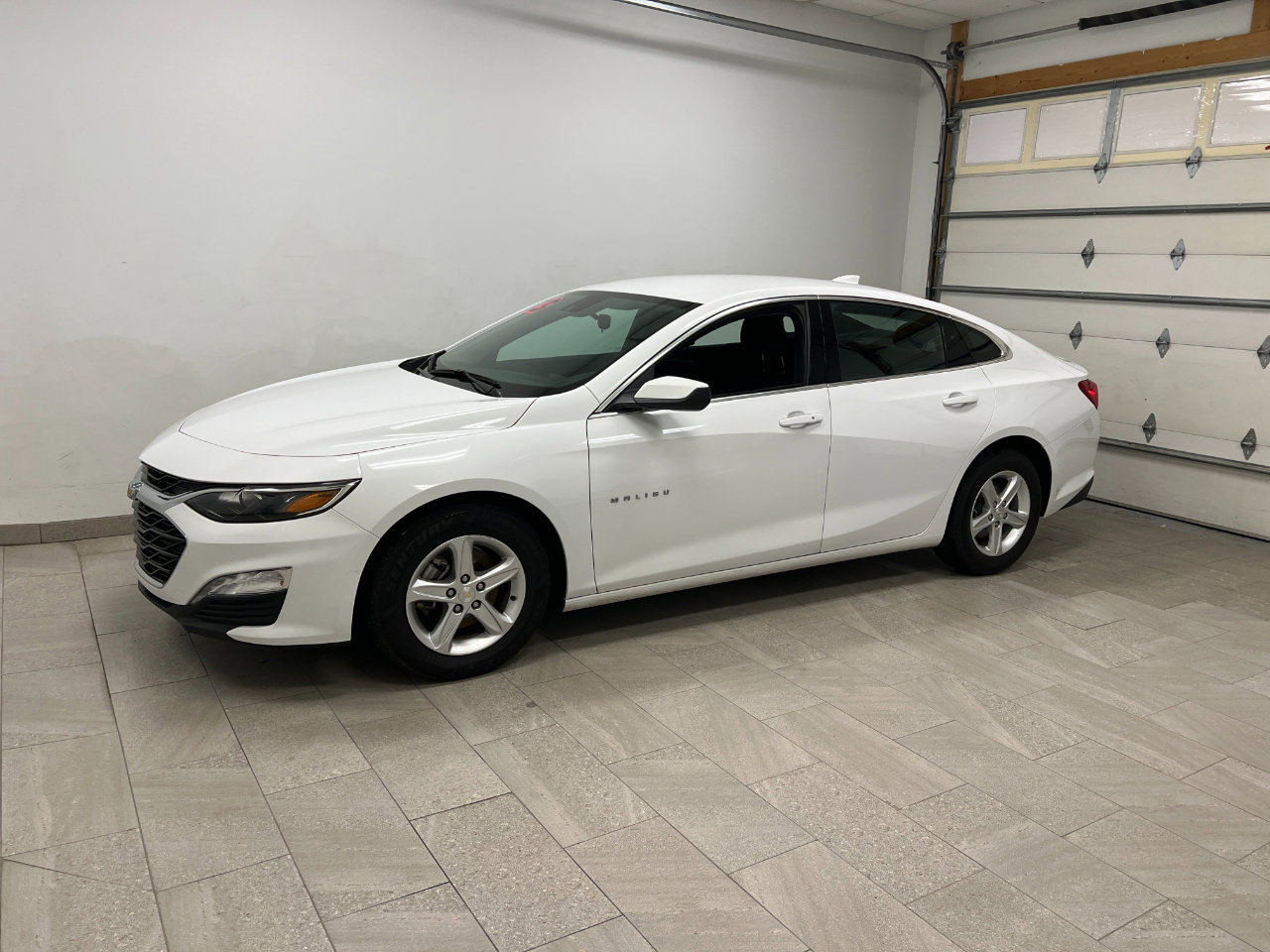 Used 2023 Chevrolet Malibu LT w/ Driver Confidence Package image 2