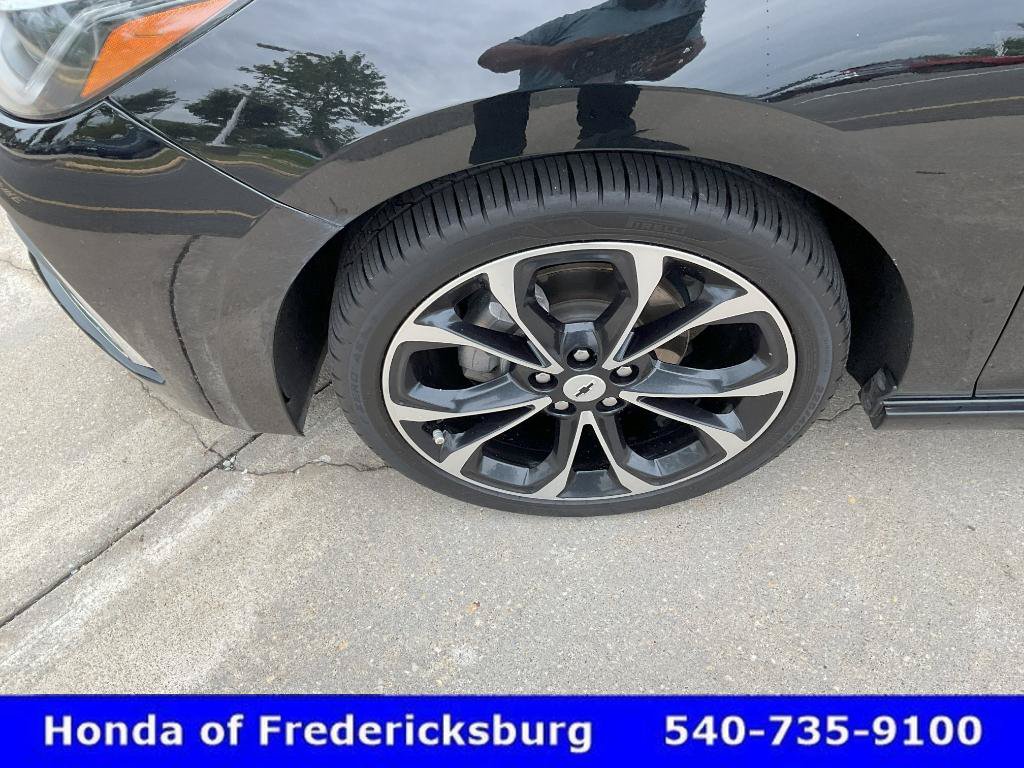 Used 2019 Chevrolet Cruze Diesel w/ Sun And Sound Package FWD image 9