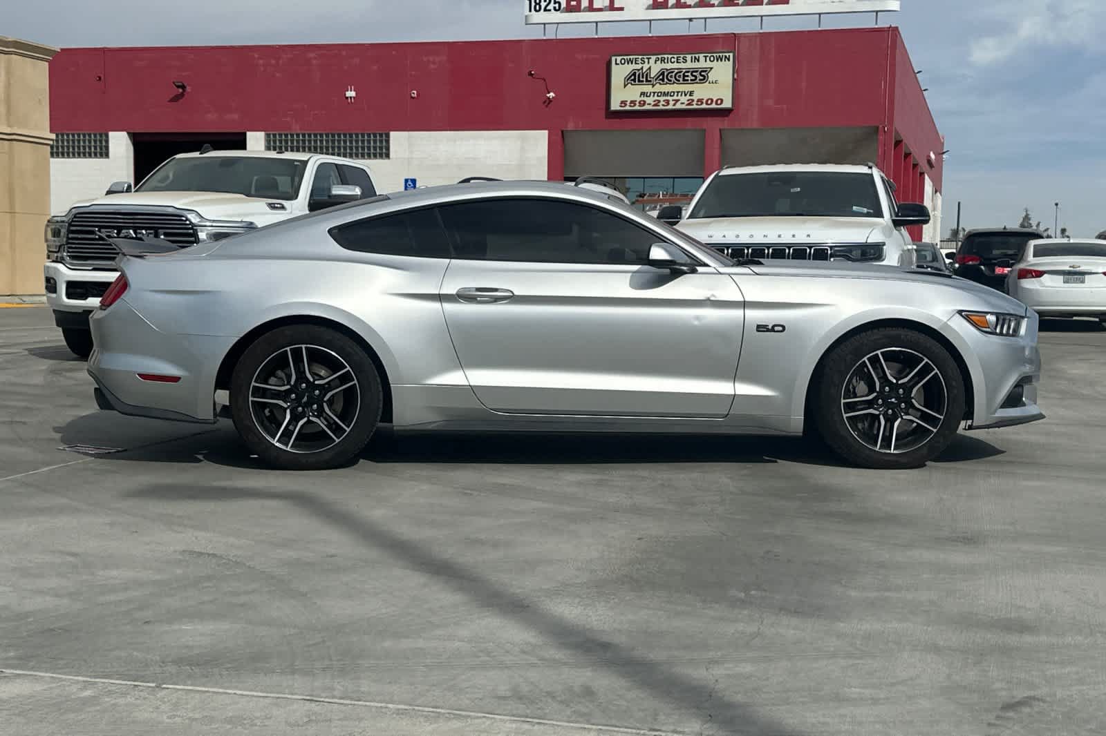 Used 2015 Ford Mustang GT Premium RWD image 9