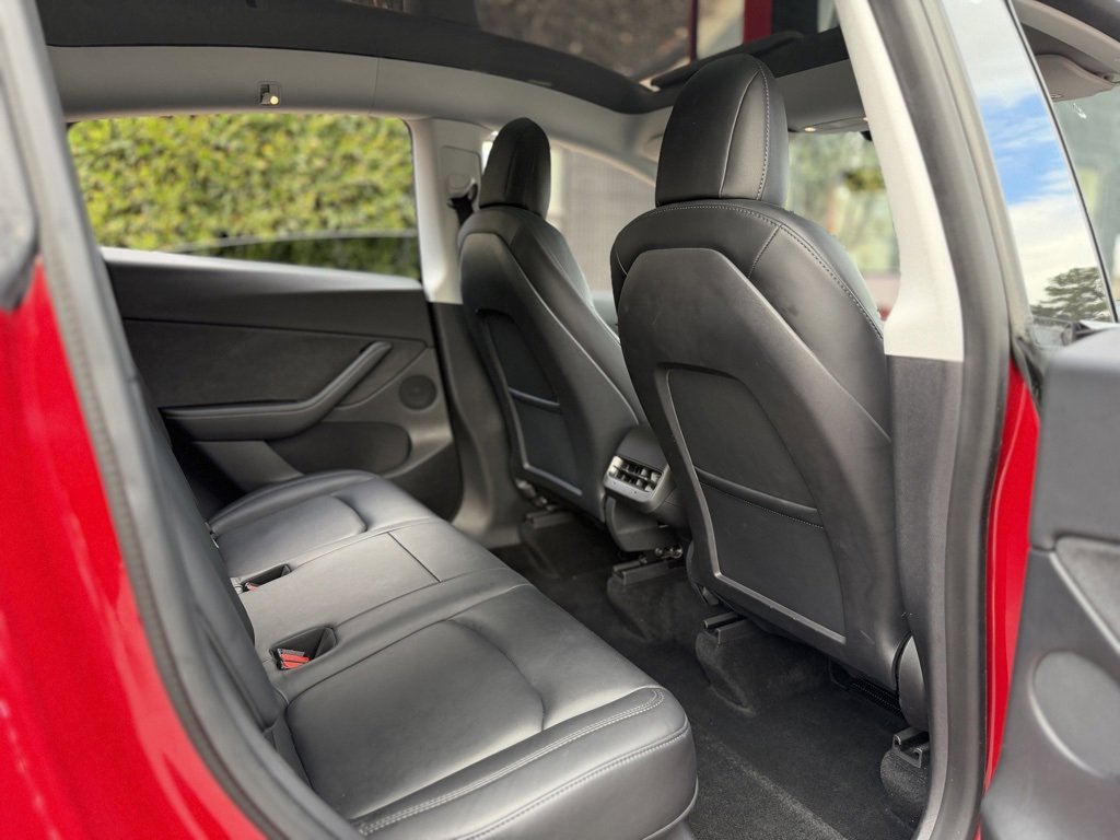 Used 2021 Tesla Model Y Long Range image 36