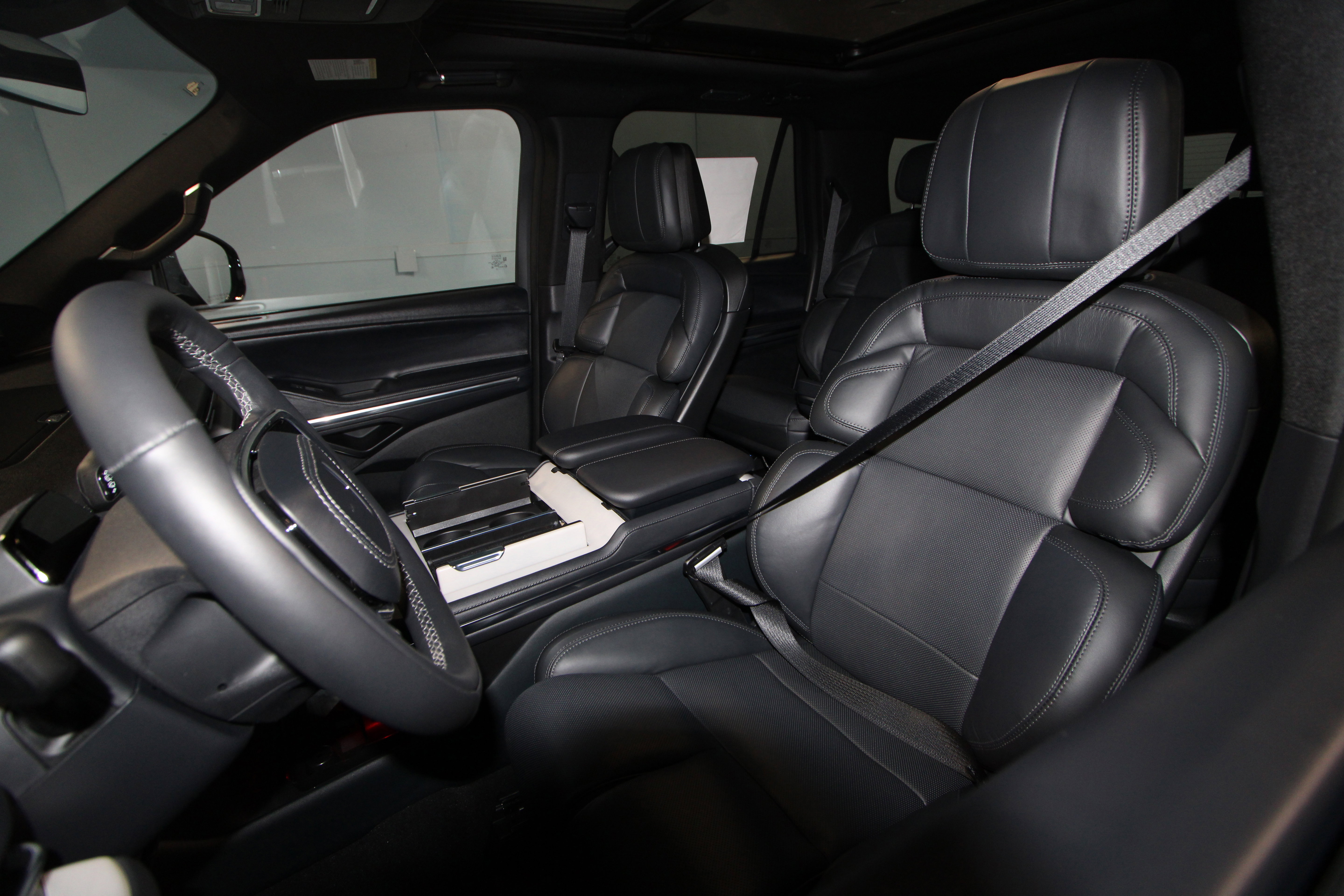 New 2026 Lincoln Navigator L Reserve w/ Jet Appearance Package image 3