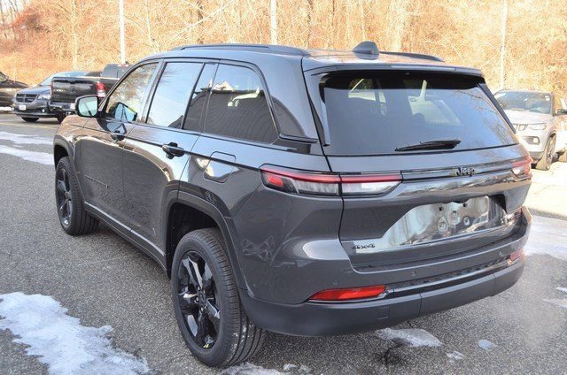 New 2025 Jeep Grand Cherokee Limited w/ Black Appearance Package image 5