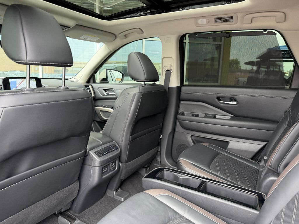 Used 2023 Nissan Pathfinder Platinum image 33