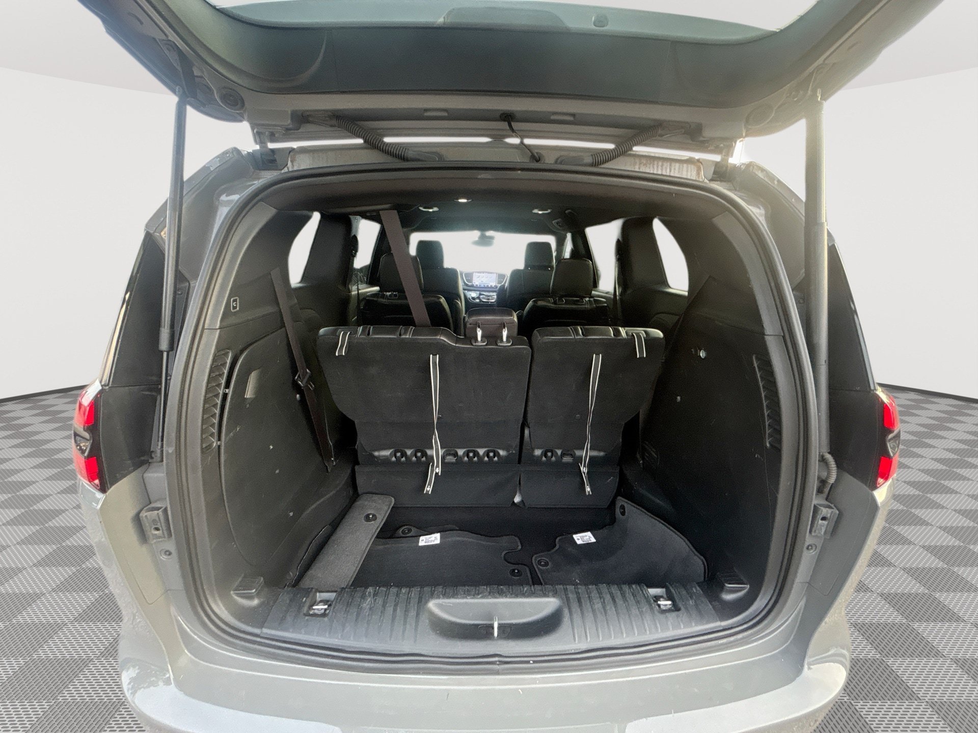 Used 2025 Chrysler Pacifica Select FWD image 21
