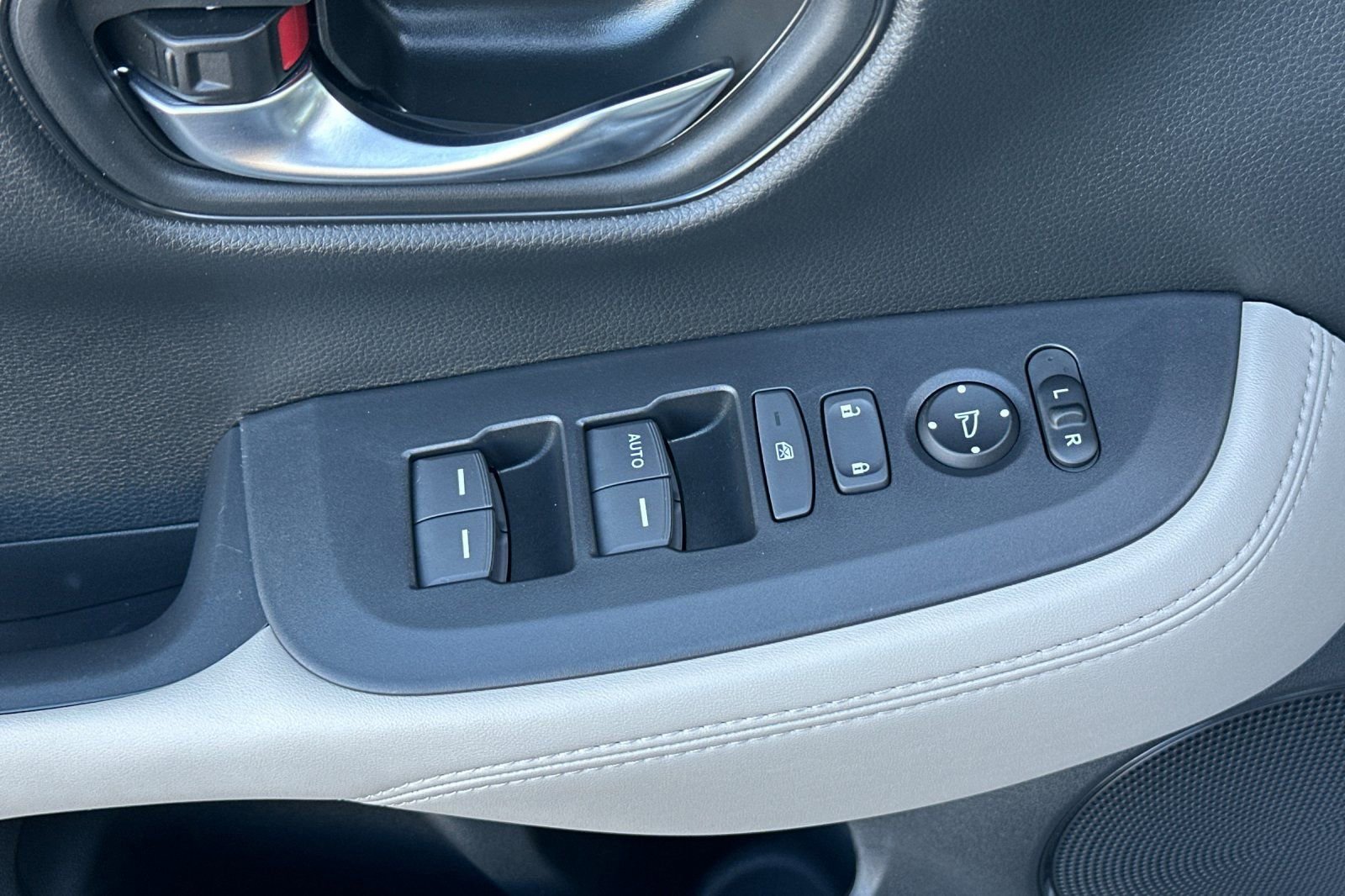 Certified 2026 Honda HR-V LX image 11