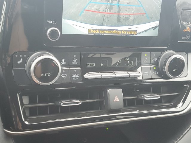 Used 2024 Toyota Highlander XLE AWD/4WD image 28