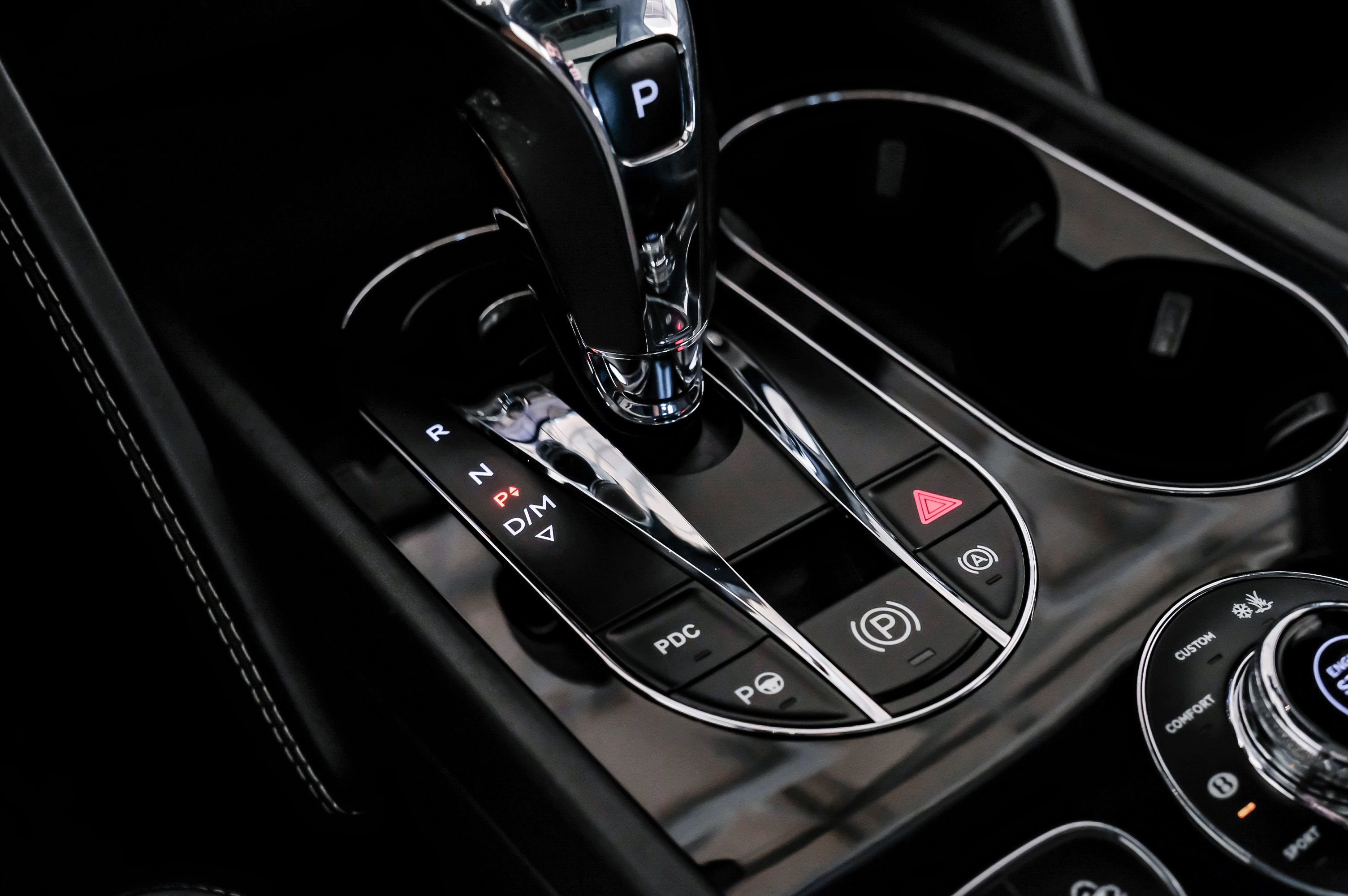 Used 2017 Bentley Bentayga image 23