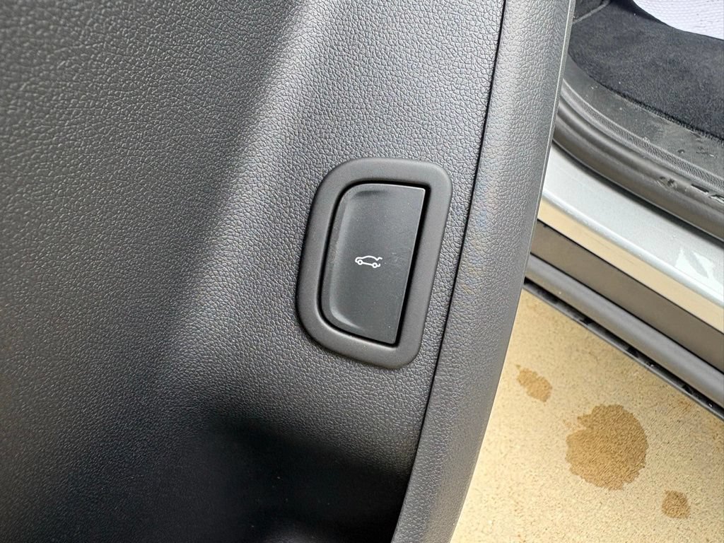 New 2026 Chevrolet Traverse LT w/ LPO, Floor Liner Package FWD image 15