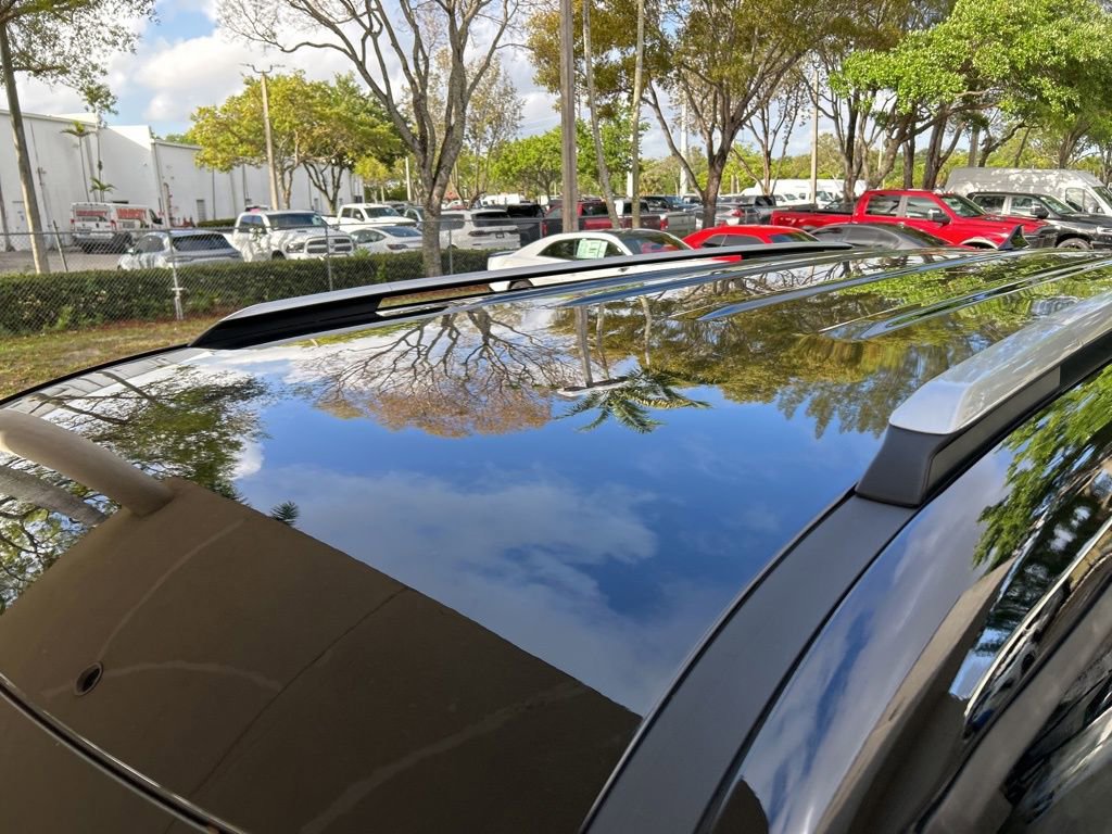 Used 2025 Kia Carnival EX image 19