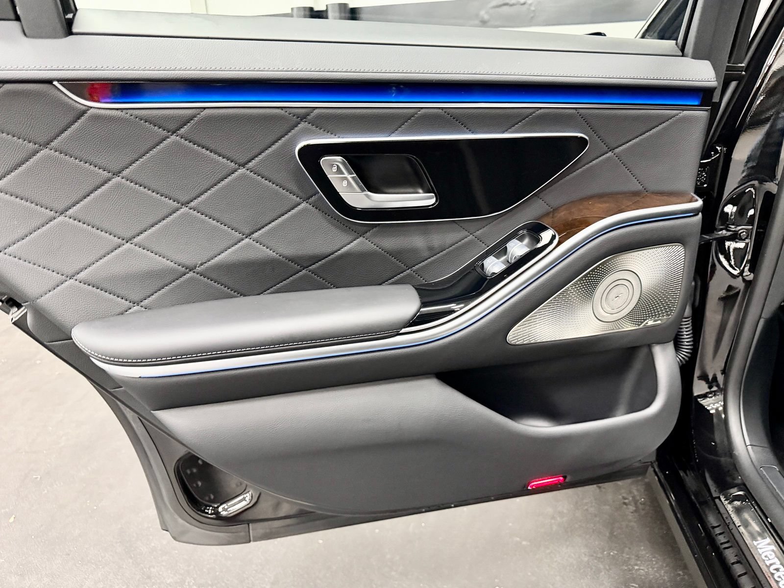Used 2025 Mercedes-Benz S 580 4MATIC Sedan image 36