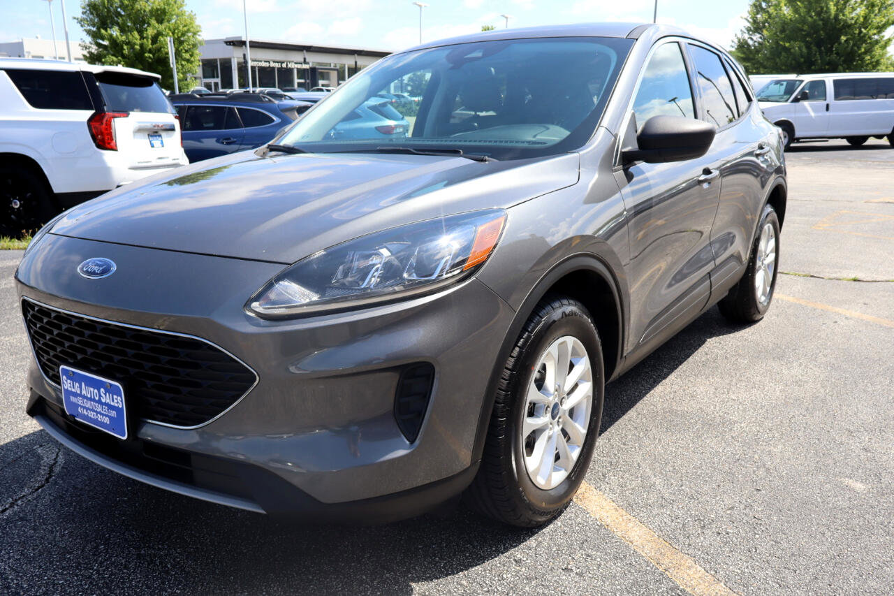 Used 2022 Ford Escape SE image 3