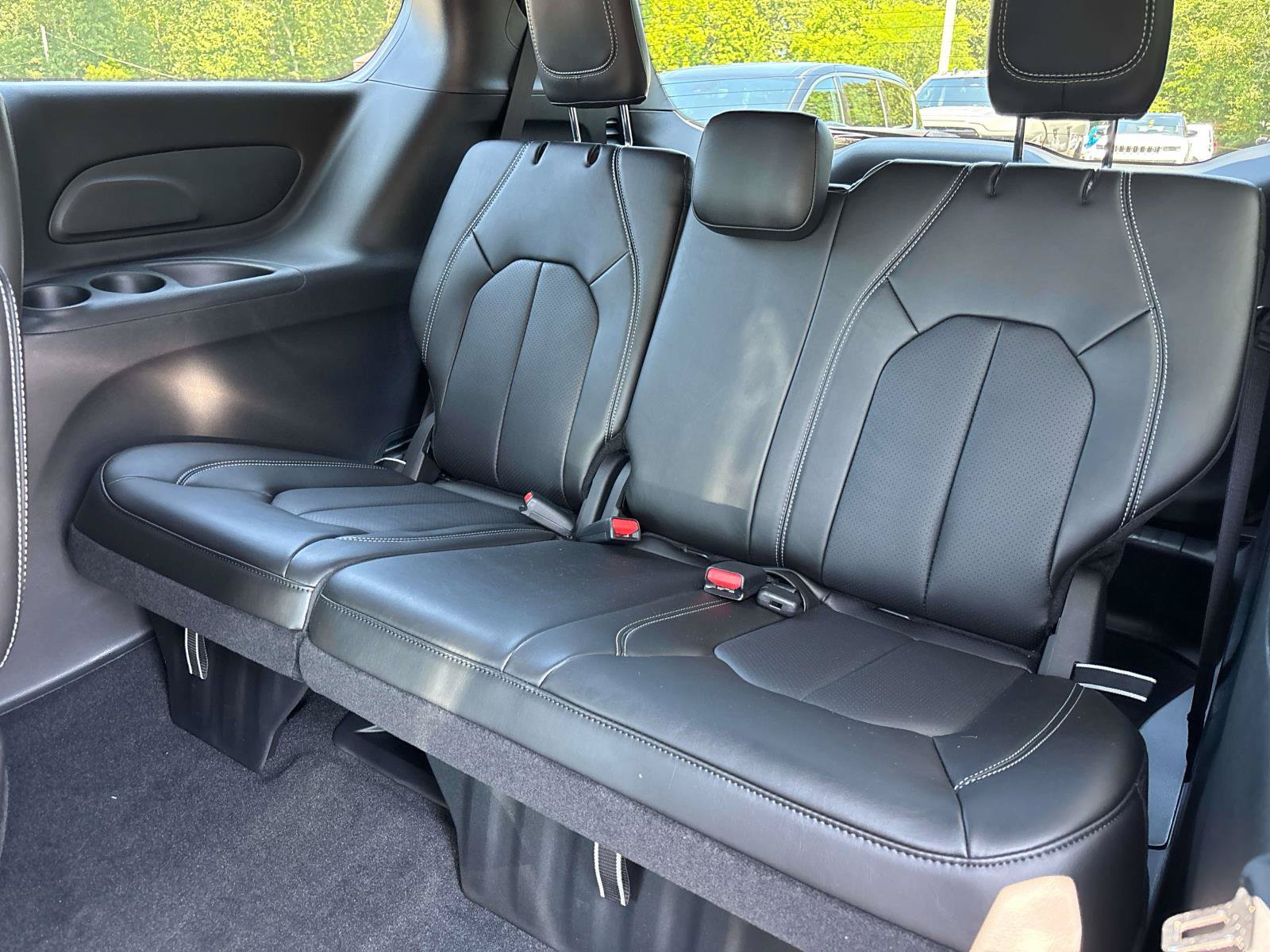 New 2027 Chrysler Pacifica Select AWD/4WD image 8