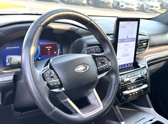 Used 2024 Ford Explorer Platinum w/ Technology Package AWD/4WD image 14