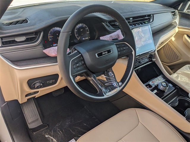 New 2025 Jeep Grand Cherokee Limited image 9