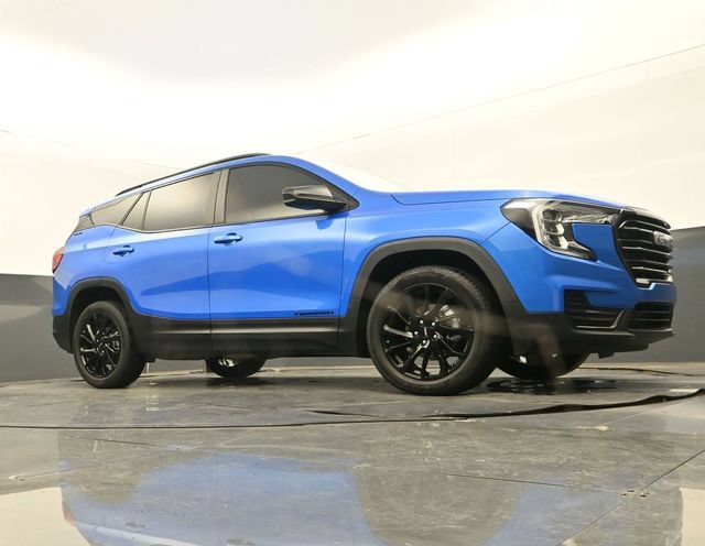 Used 2024 GMC Terrain SLE w/ Driver Convenience Package FWD image 25