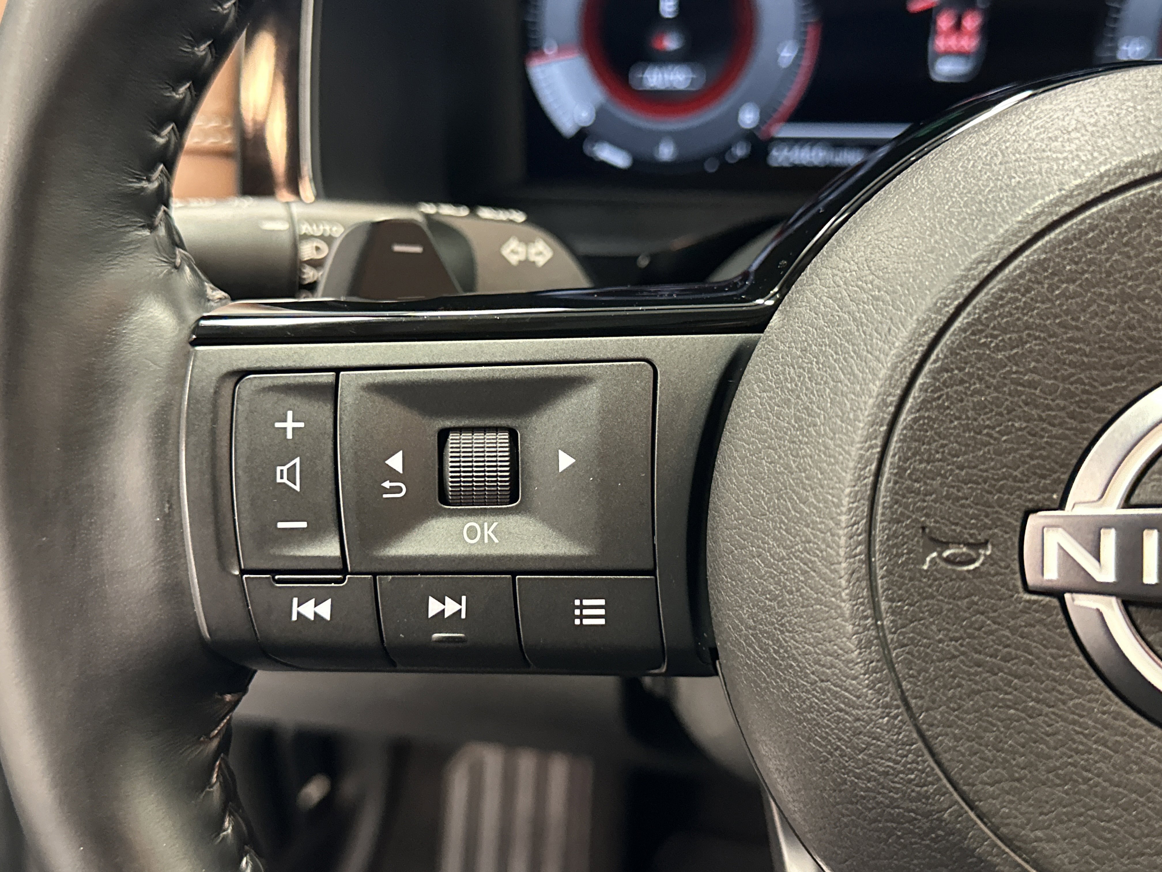 Used 2023 Nissan Pathfinder Platinum image 37