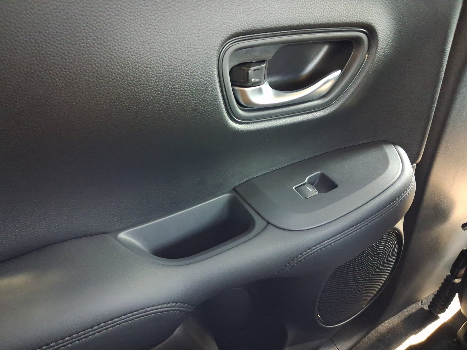 Used 2027 Honda HR-V LX image 13