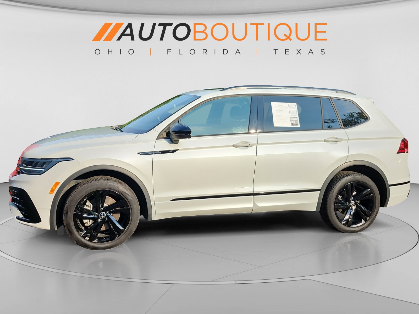 Used 2024 Volkswagen Tiguan SE R-Line w/ MDO Package, Two-Row AWD/4WD image 2