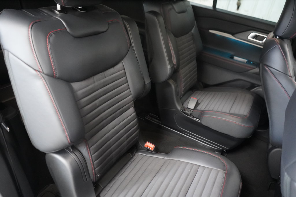 New 2027 Ford Explorer ST-Line w/ Premium Package RWD image 25