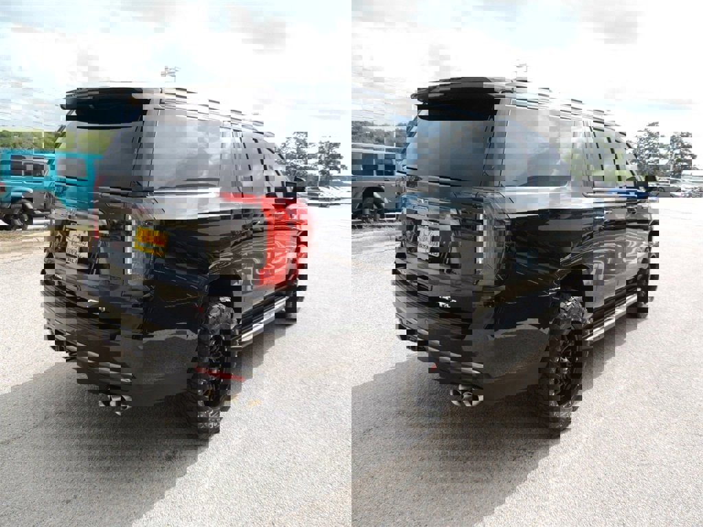 Certified 2023 GMC Yukon XL AT4 image 5