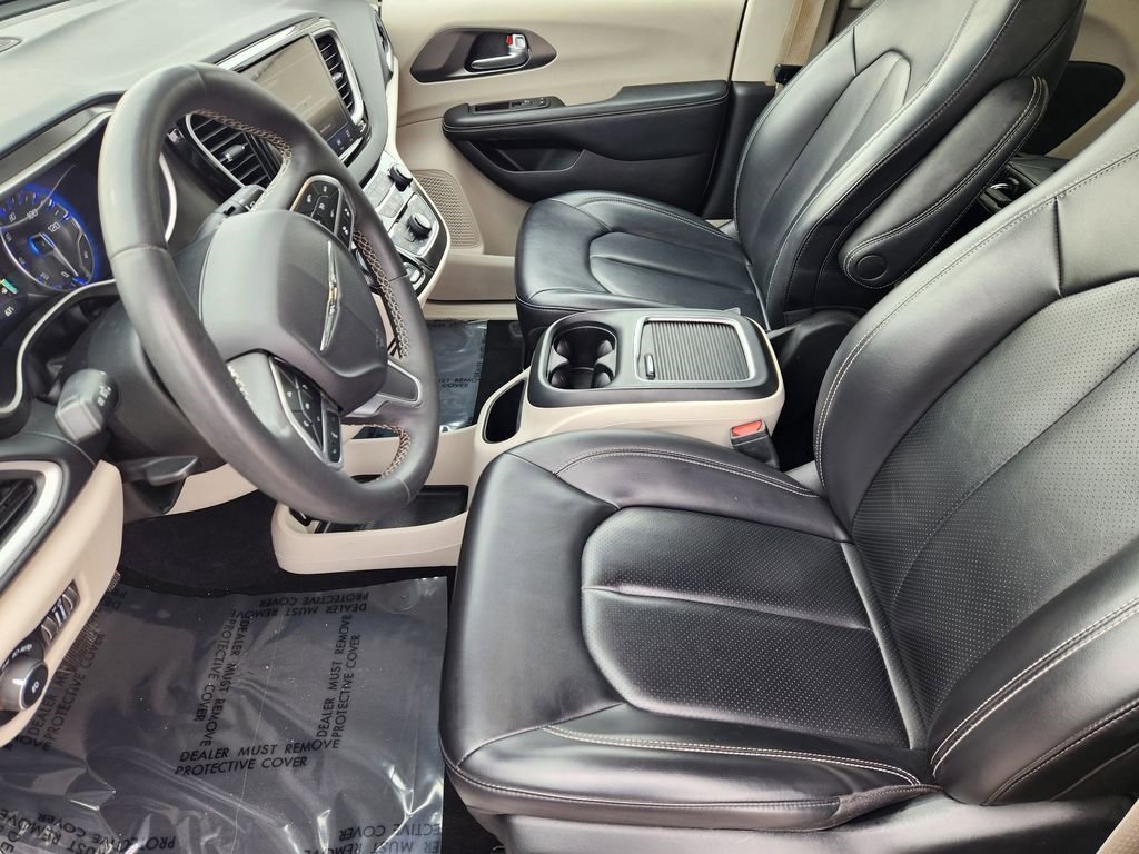 Used 2023 Chrysler Pacifica Touring-L image 14
