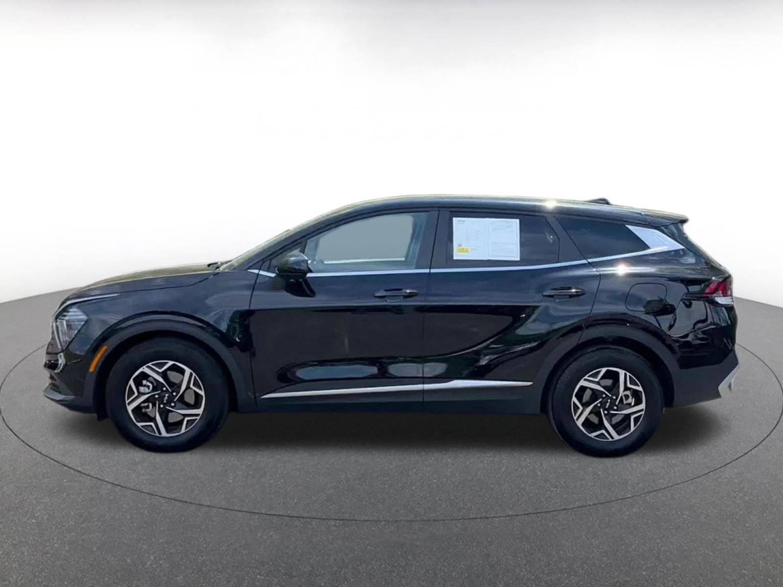 Used 2025 Kia Sportage LX FWD image 9