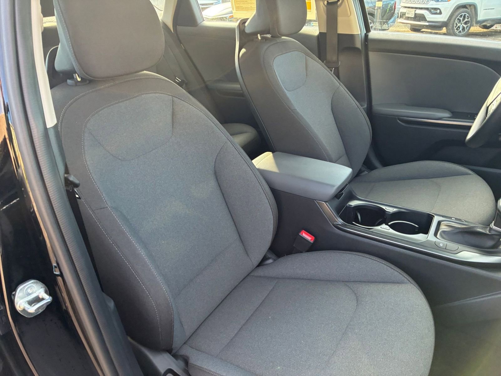 Used 2025 Kia K4 LXS image 35