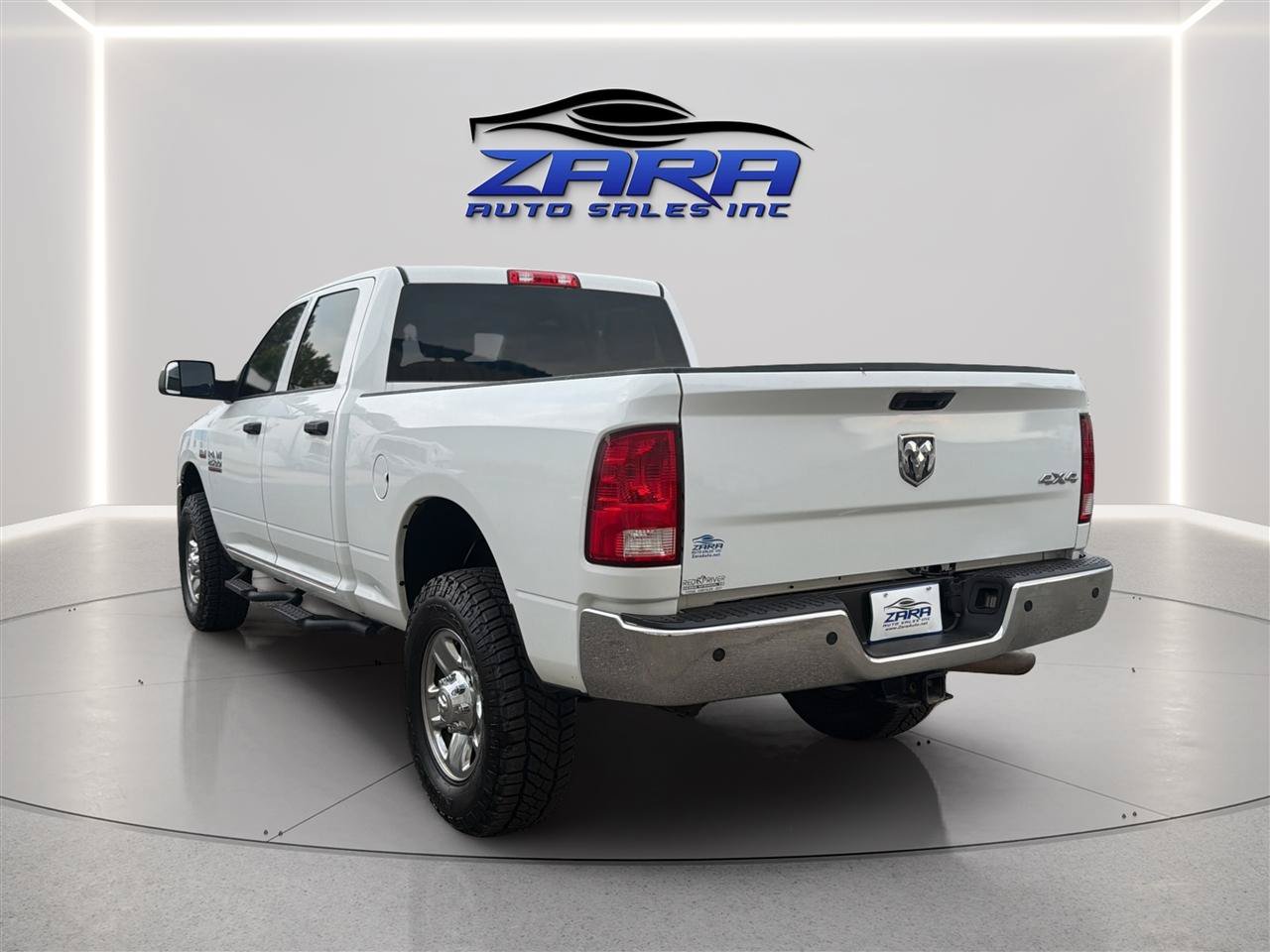 Used 2017 RAM 2500 Tradesman w/ Chrome Appearance Group AWD/4WD image 5