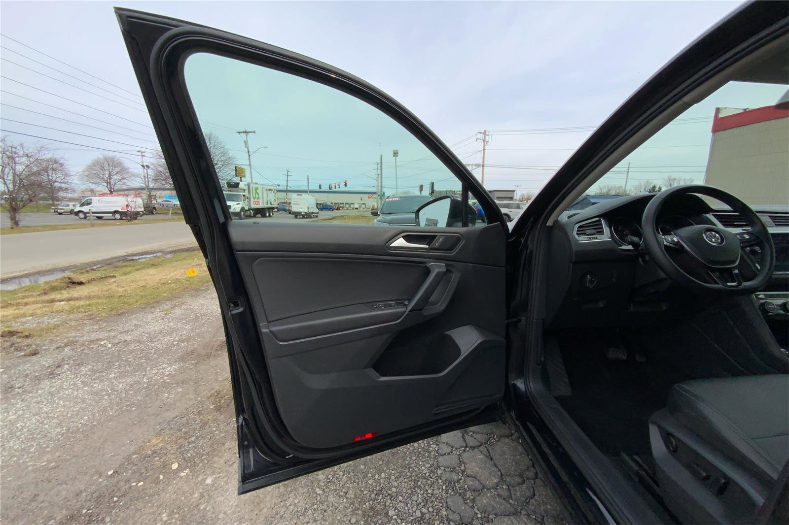 Used 2019 Volkswagen Tiguan SE w/ Panoramic Sunroof Package image 20