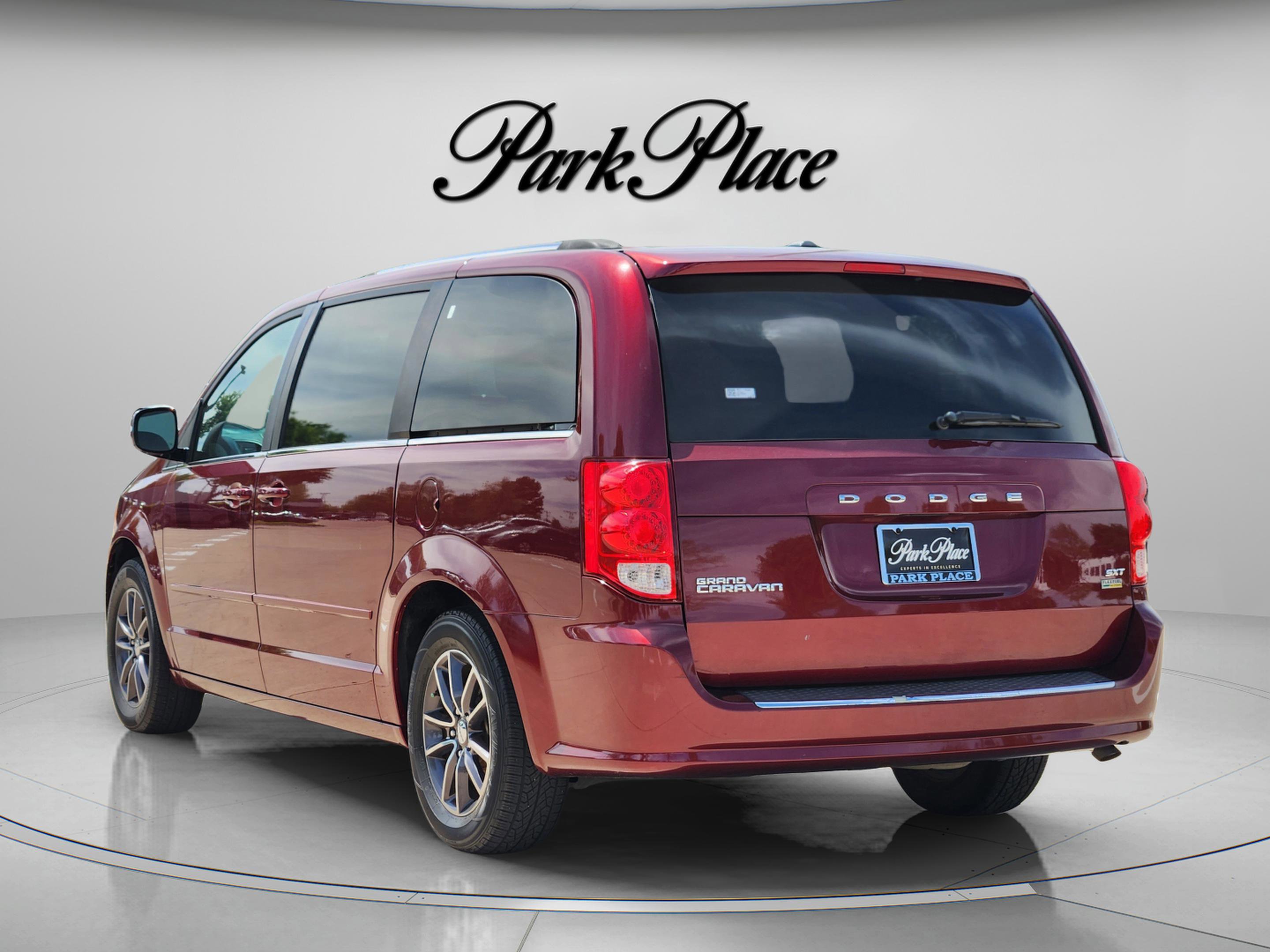 Used 2017 Dodge Grand Caravan SXT image 5