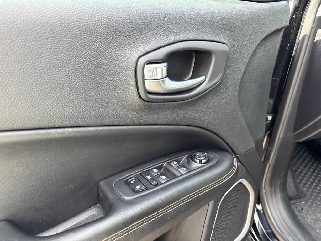 Used 2019 Jeep Compass Latitude w/ Cold Weather Group AWD/4WD image 20
