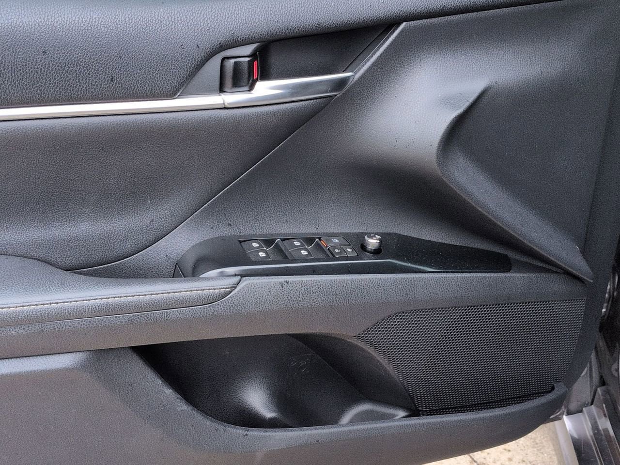 Used 2019 Toyota Camry XSE FWD image 9