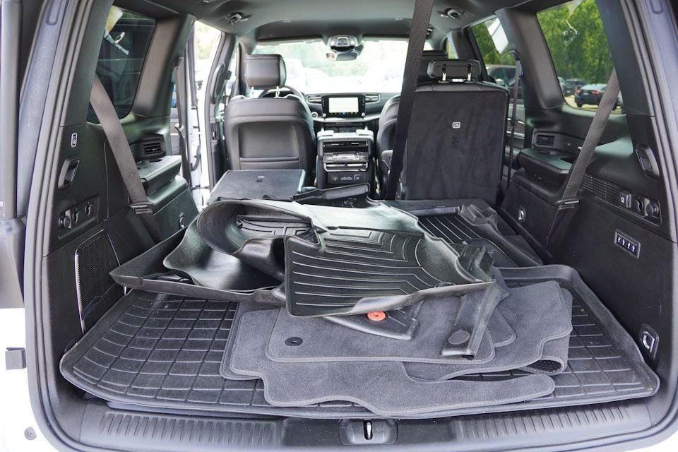 Used 2024 Jeep Wagoneer Series II w/ Flexible Seating Group image 21