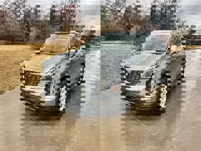Used 2023 Cadillac XT4 Luxury w/ Cold Weather Package image 2