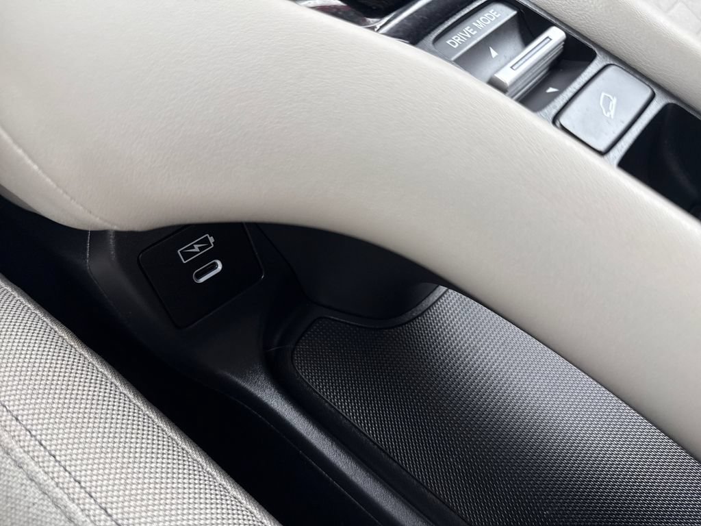 Certified 2025 Honda HR-V LX image 28
