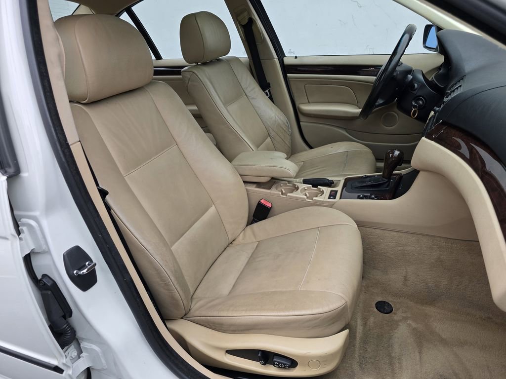 Used 2004 BMW 325i Sedan image 6