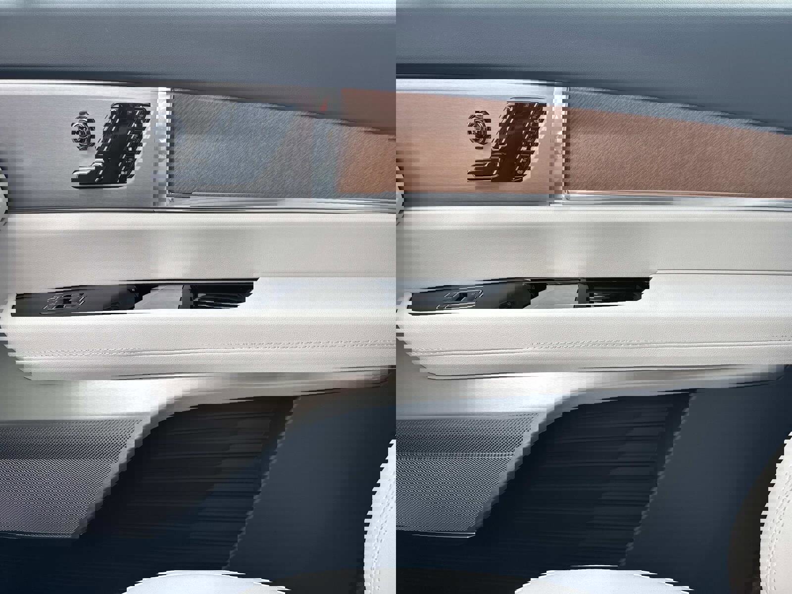 New 2026 Cadillac Vistiq Luxury w/ LPO, Floor Liner Package image 23