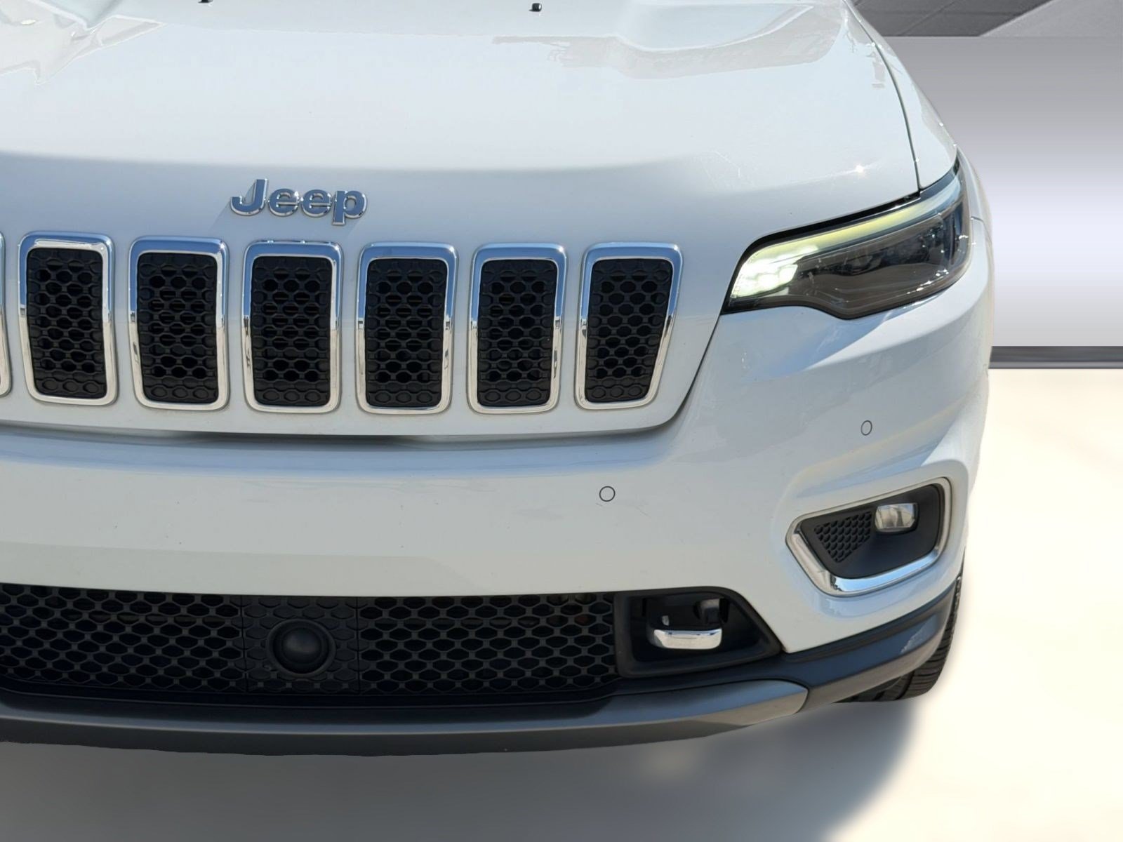 Used 2022 Jeep Cherokee Limited w/ Elite Package AWD/4WD image 10