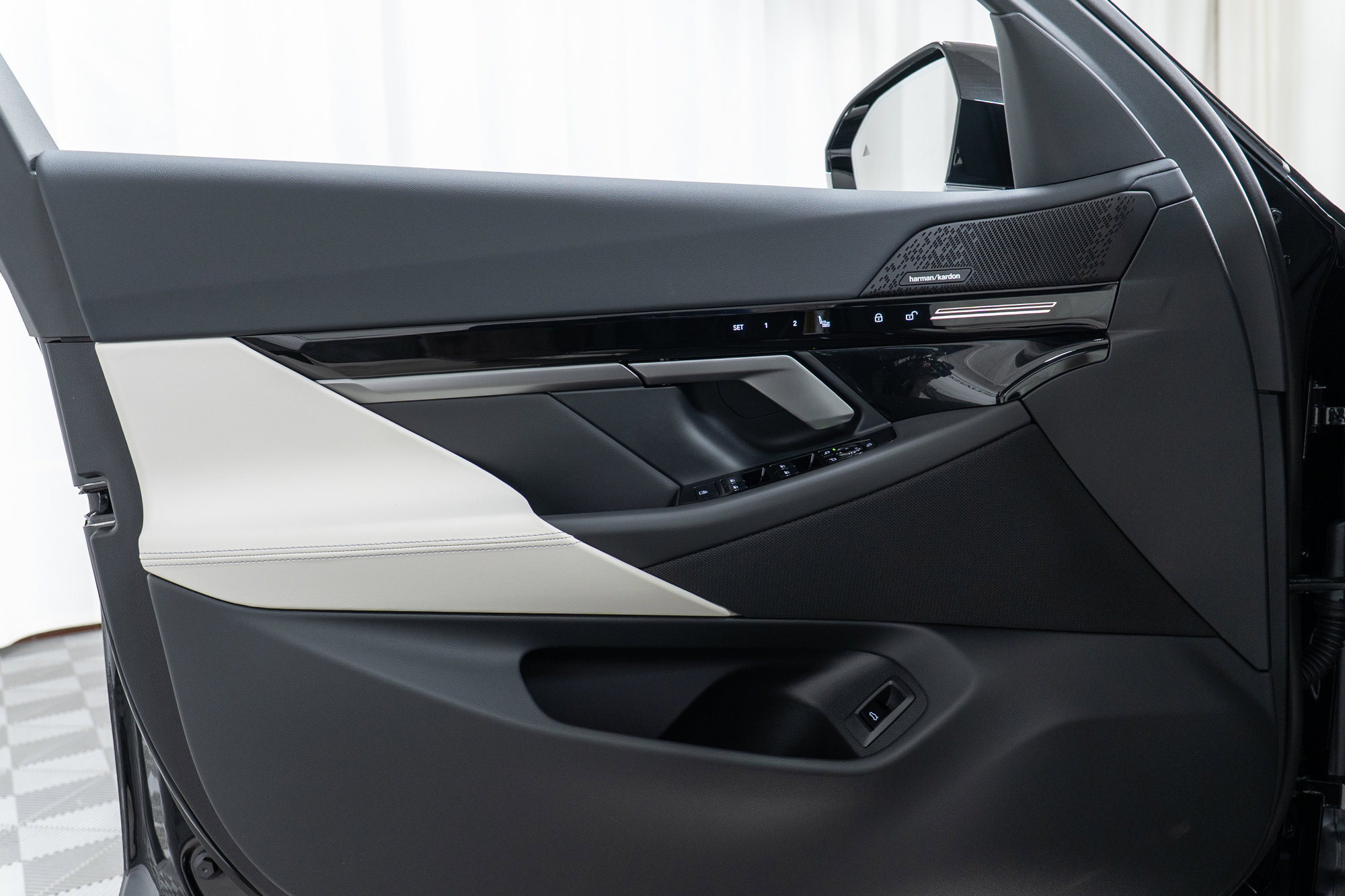 New 2026 BMW 530i xDrive w/ Premium Package image 11