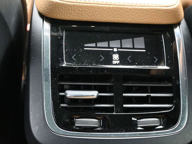 Used 2017 Volvo XC90 T6 Momentum w/ Vision Package image 15