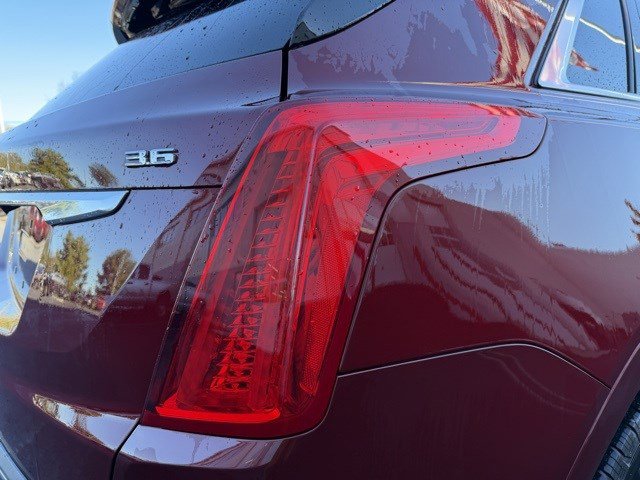 Used 2017 Cadillac XT5 Platinum w/ Driver Assist Package image 6